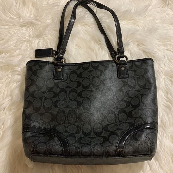 FINAL REDUCTION Coach Signature logo shoulder bag in like new condition - Picture 2 of 14